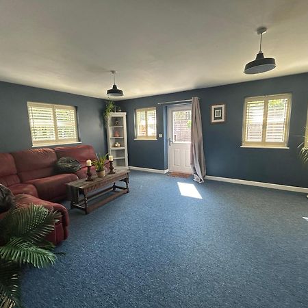 Double Room Yeovil Town Centre Экстерьер фото
